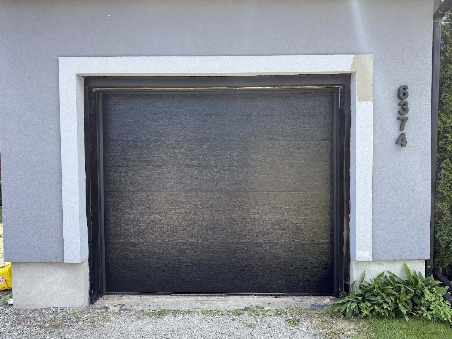 Garage door installation in Niagara Falls Ontario